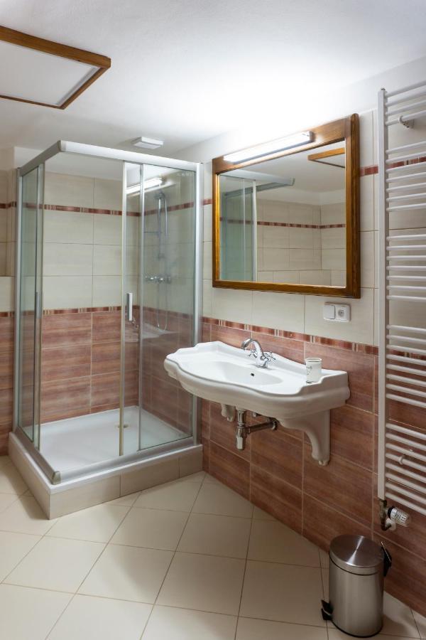 Penzion Ruze Benesov nad Ploucnici Ngoại thất bức ảnh