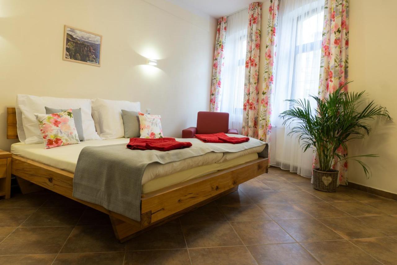 Penzion Ruze Benesov nad Ploucnici Ngoại thất bức ảnh